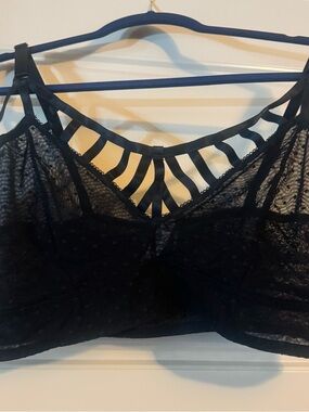Torrid Black Strappy Lace Bralette size 2 NWT